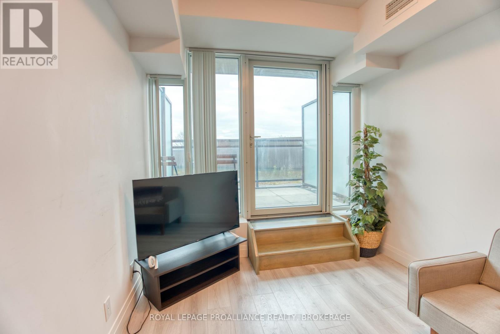 517 - 652 Princess Street, Kingston, Ontario  K7L 1E5 - Photo 14 - X12142522