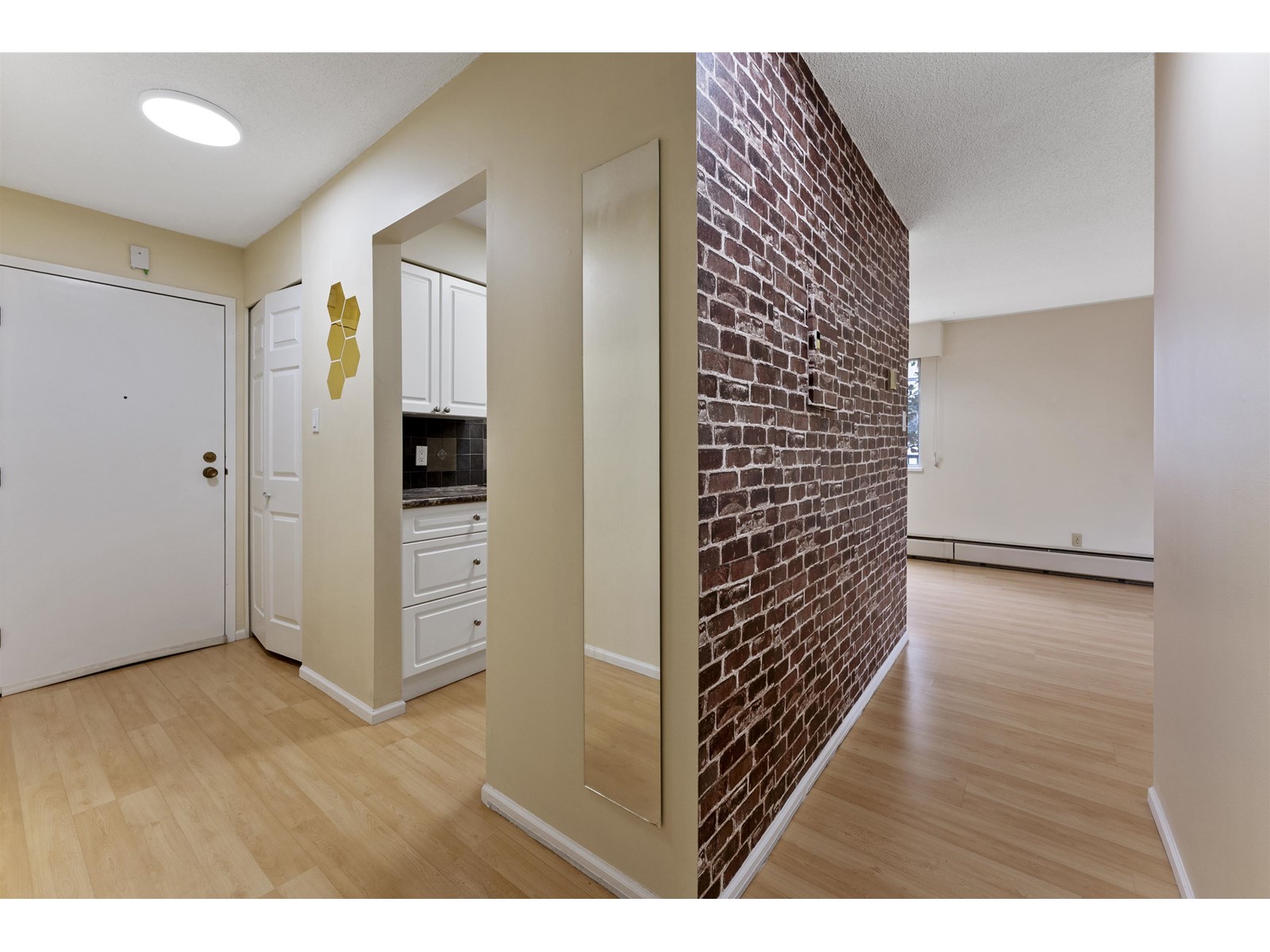 106 1331 Fir Street, White Rock, British Columbia  V4B 4B3 - Photo 8 - R3001398