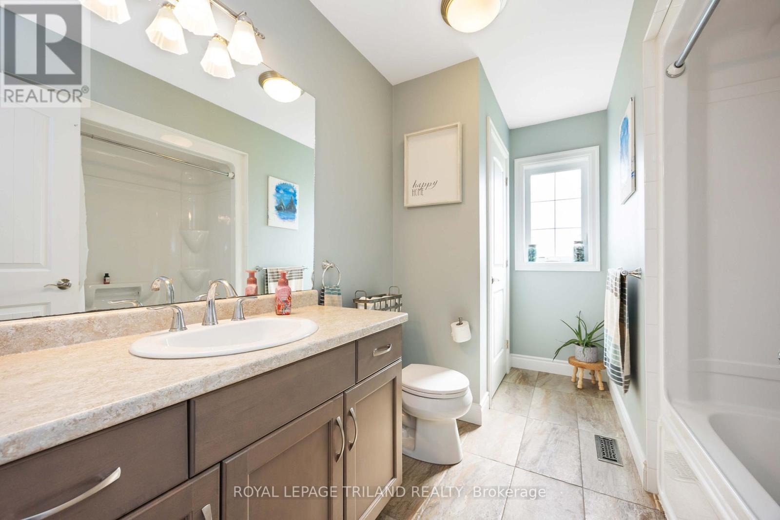 4102 Cullen Drive, Plympton-Wyoming, Ontario  N0N 1J6 - Photo 24 - X12142490