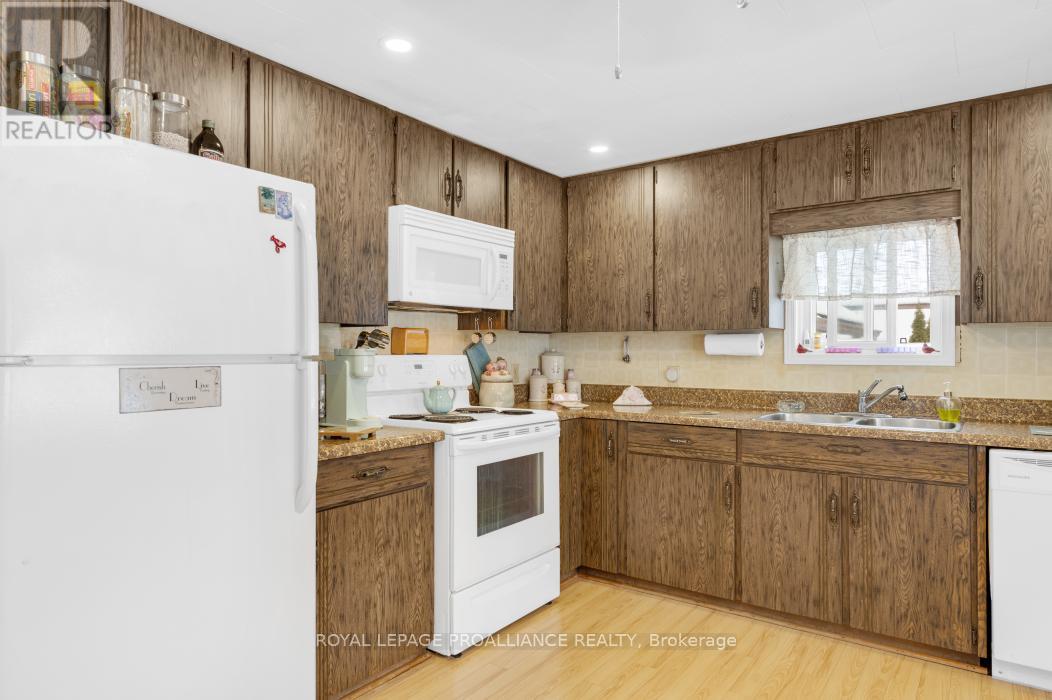 35 John Street, Addington Highlands, Ontario  K0H 1P0 - Photo 7 - X12142627