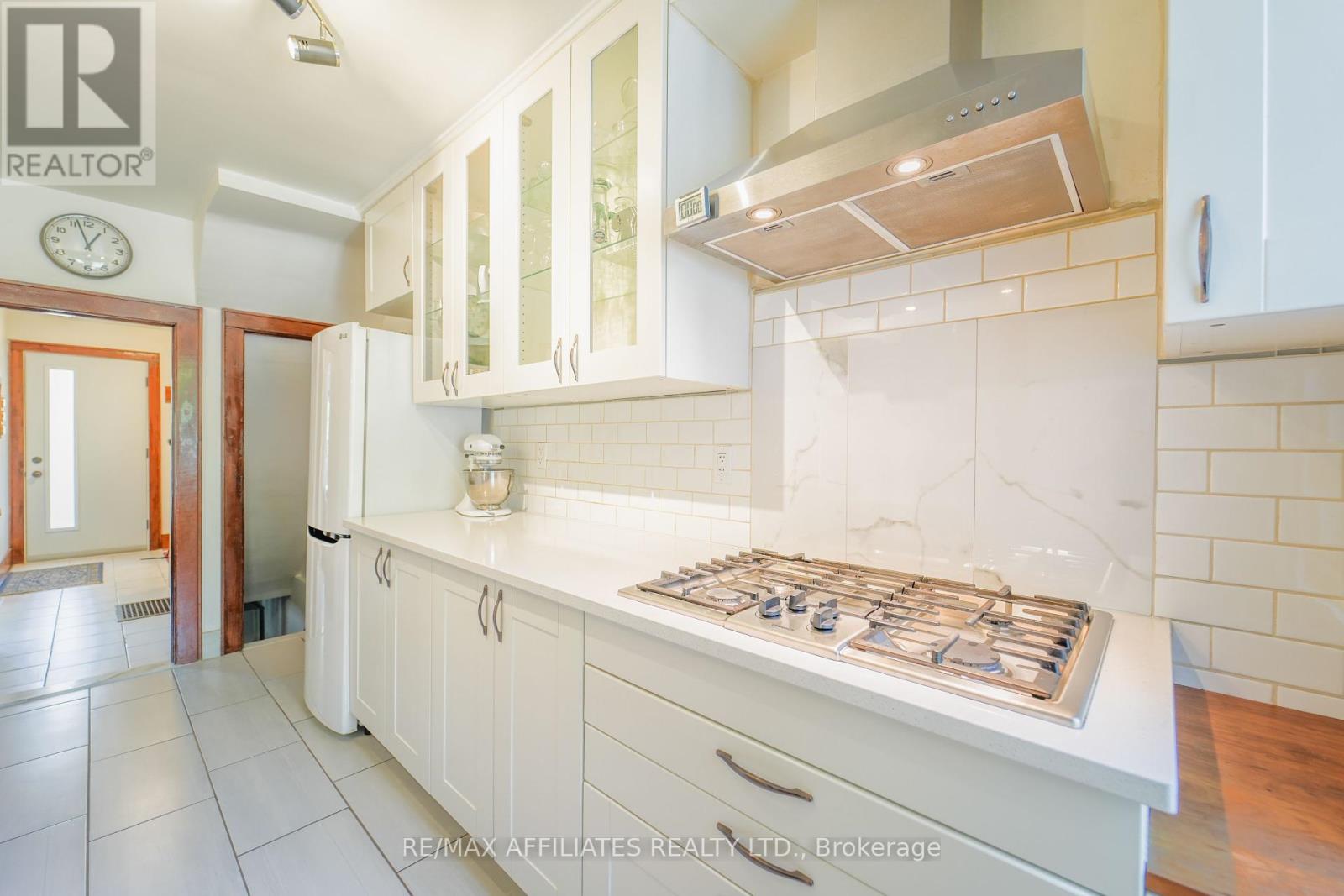 299 Flora Street, Ottawa, Ontario  K1R 5S1 - Photo 13 - X12142479