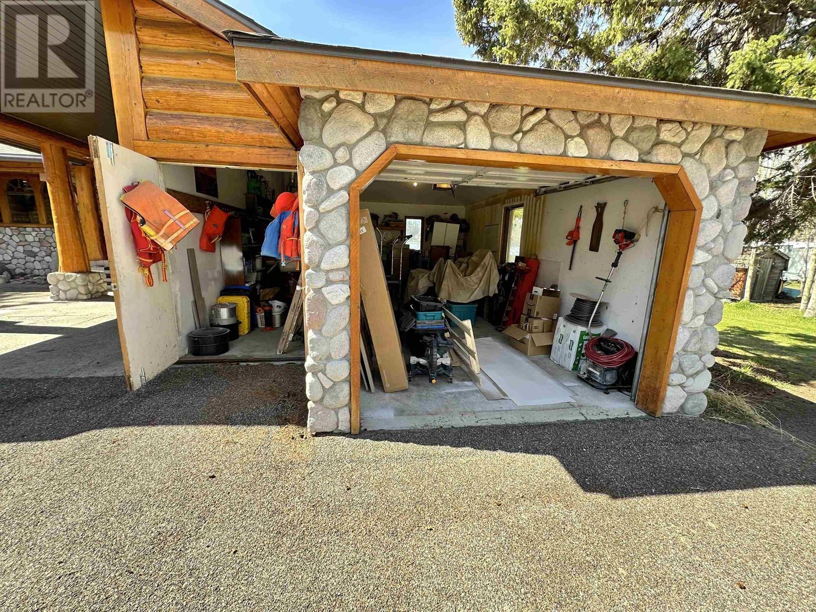 6126 Lakeshore Drive, 100 Mile House, British Columbia  V0K 2E3 - Photo 13 - R3001569