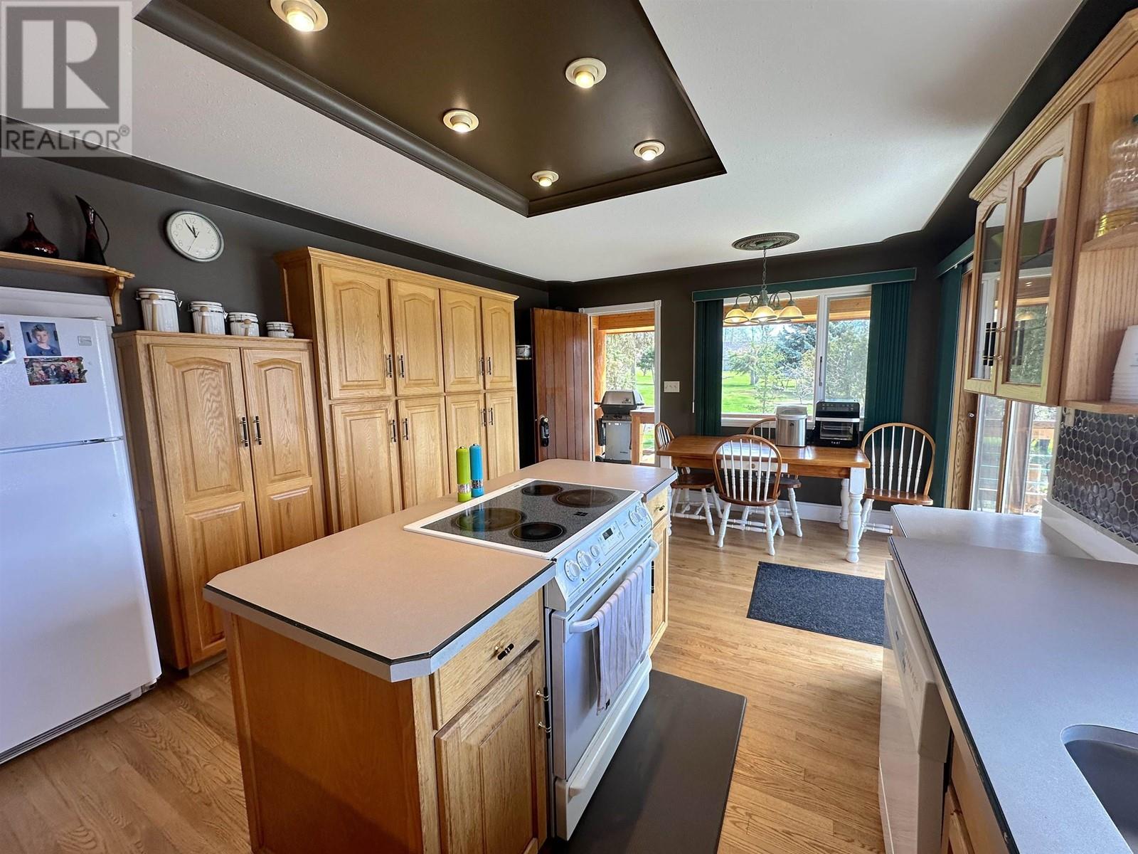 6126 Lakeshore Drive, 100 Mile House, British Columbia  V0K 2E3 - Photo 21 - R3001569