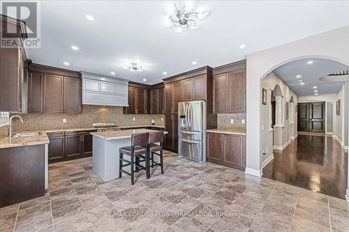 131 Lady Nadia Drive, Vaughan, Ontario  L6A 4E6 - Photo 5 - N12142425
