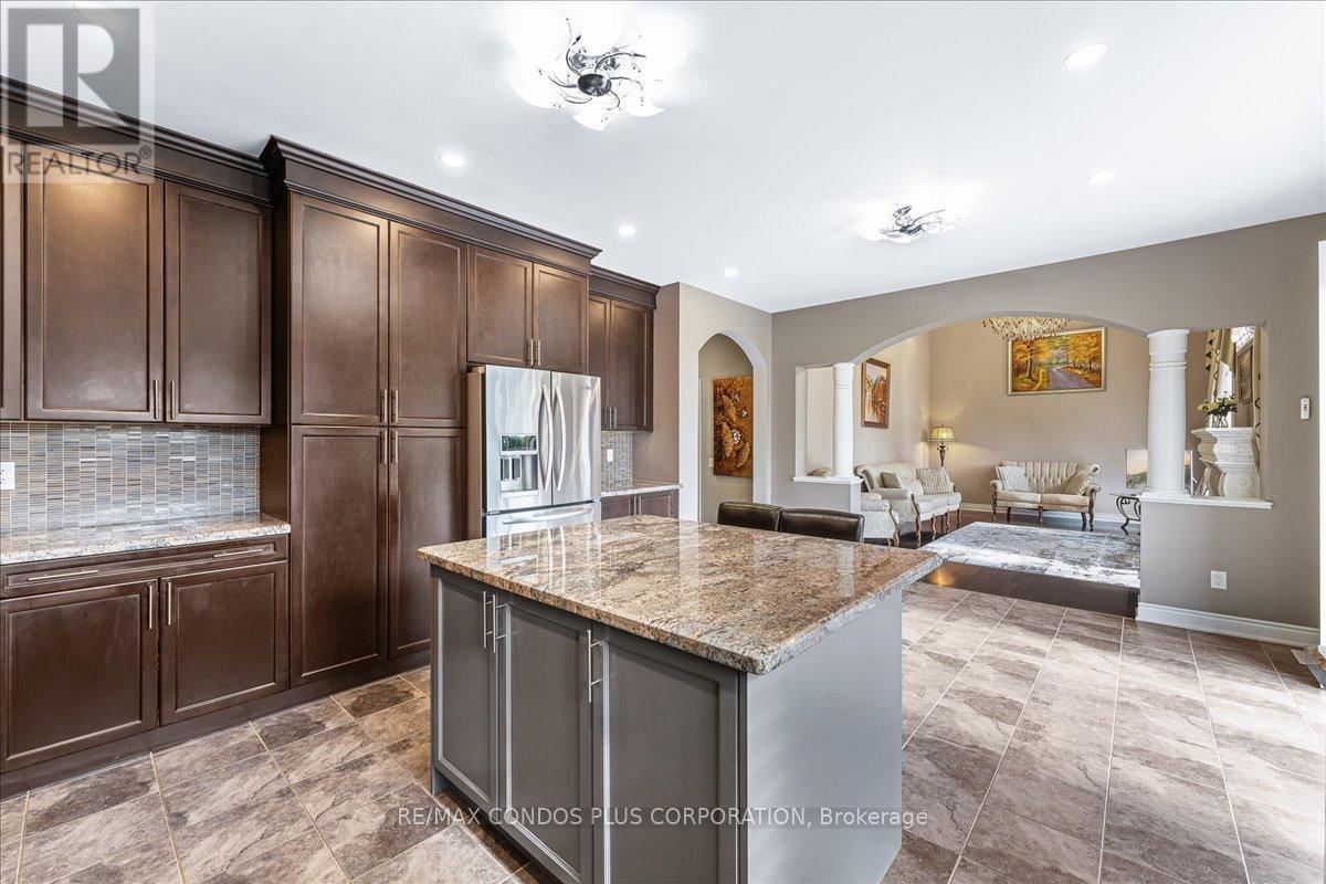 131 Lady Nadia Drive, Vaughan, Ontario  L6A 4E6 - Photo 6 - N12142425