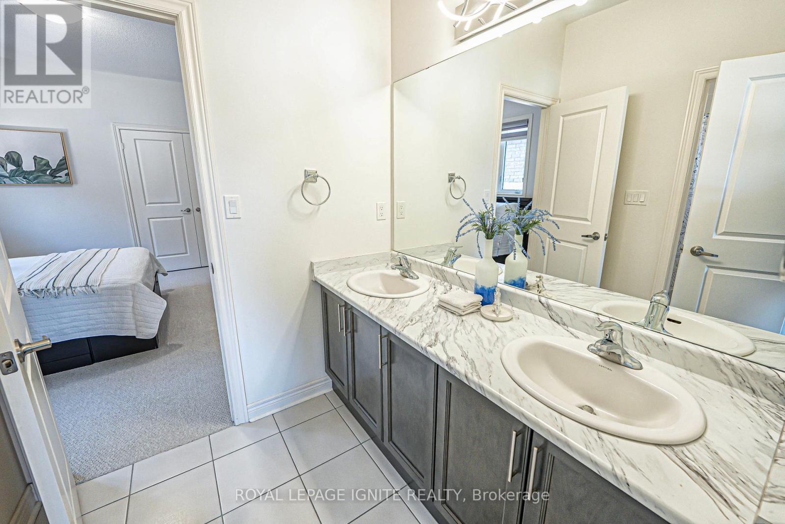 28 Lewis Avenue, Bradford West Gwillimbury, Ontario  L3Z 0W9 - Photo 25 - N12142436