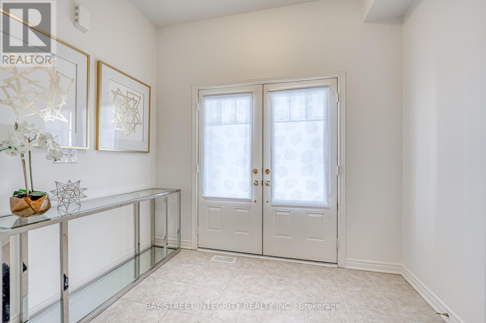 251 Sharon Creek Drive, East Gwillimbury, Ontario  L9N 0P5 - Photo 2 - N12142440