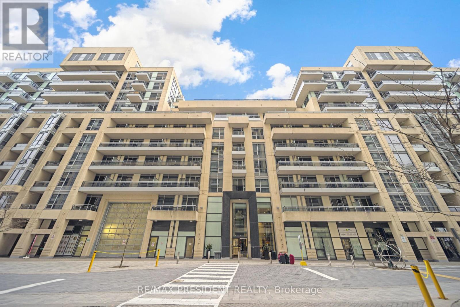 902 - 9191 Yonge Street, Richmond Hill, Ontario  L4C 1E2 - Photo 1 - N12142441