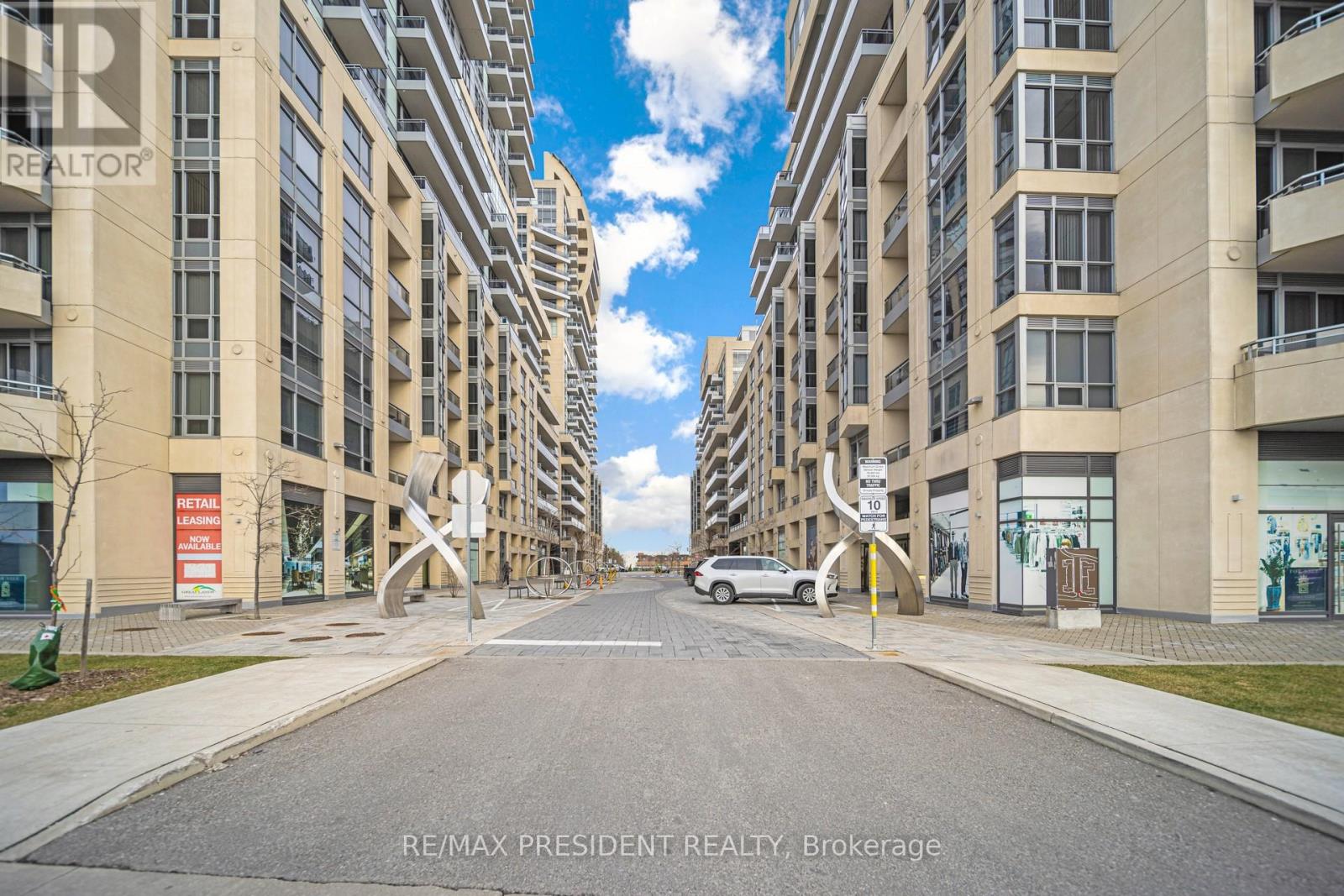 902 - 9191 Yonge Street, Richmond Hill, Ontario  L4C 1E2 - Photo 3 - N12142441