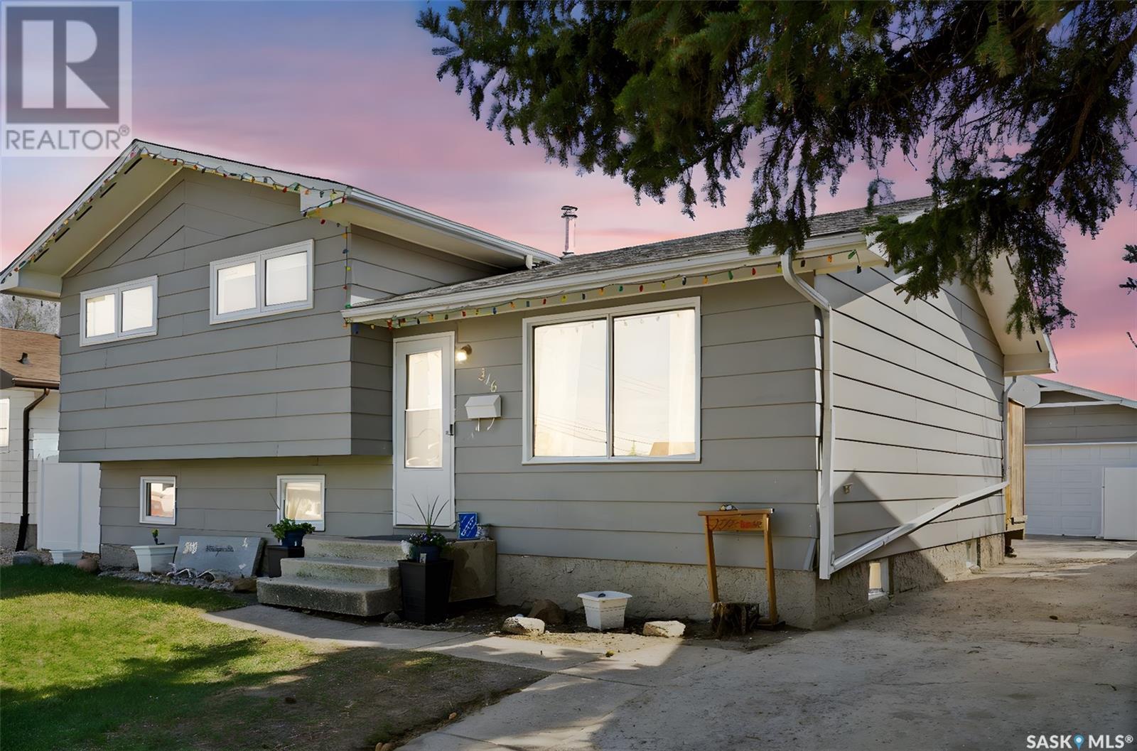 Property at 346 Wellington DRIVE image 1