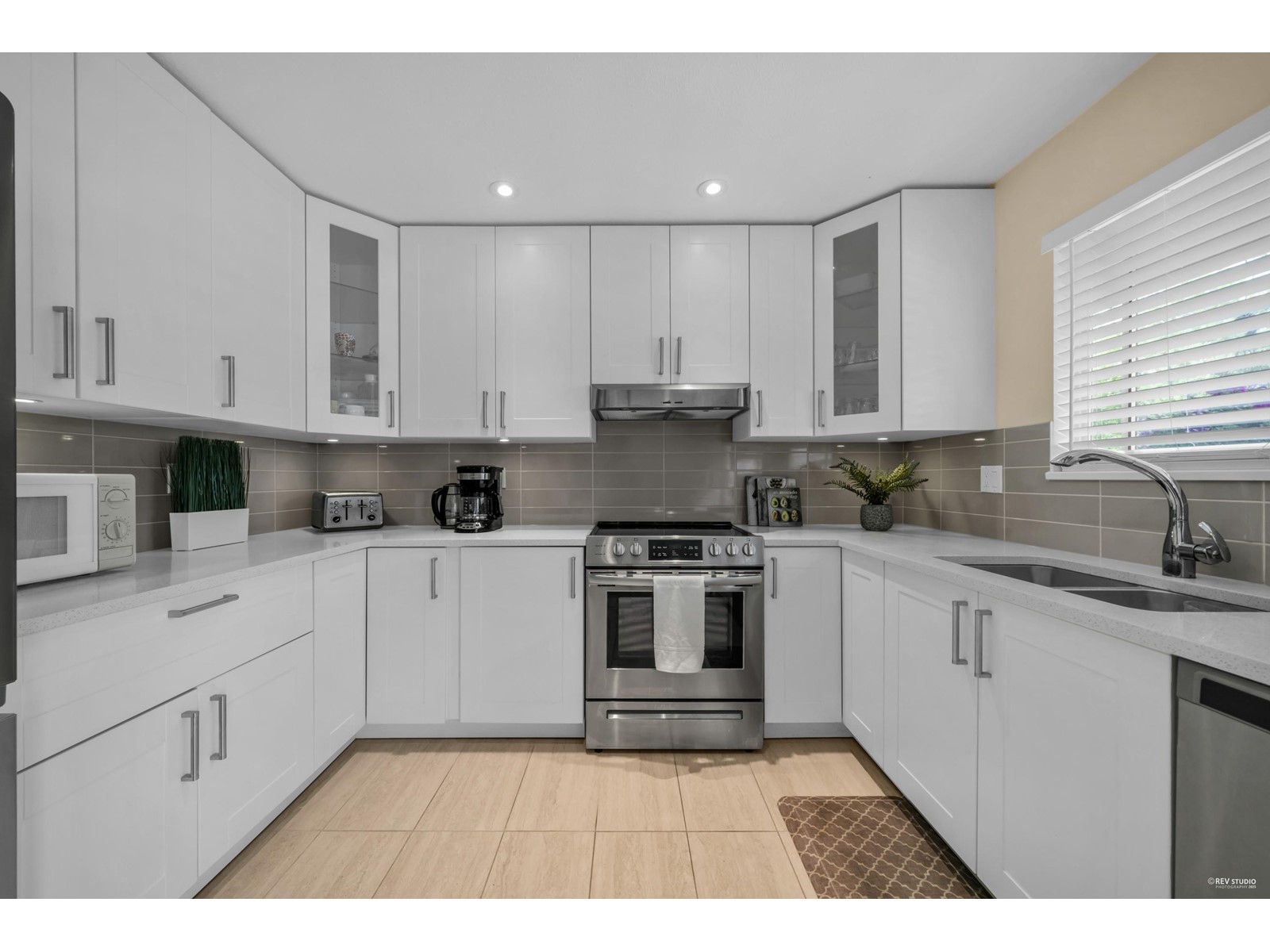 12 9965 151 Street, Surrey, British Columbia  V3R 9N6 - Photo 2 - R3001585