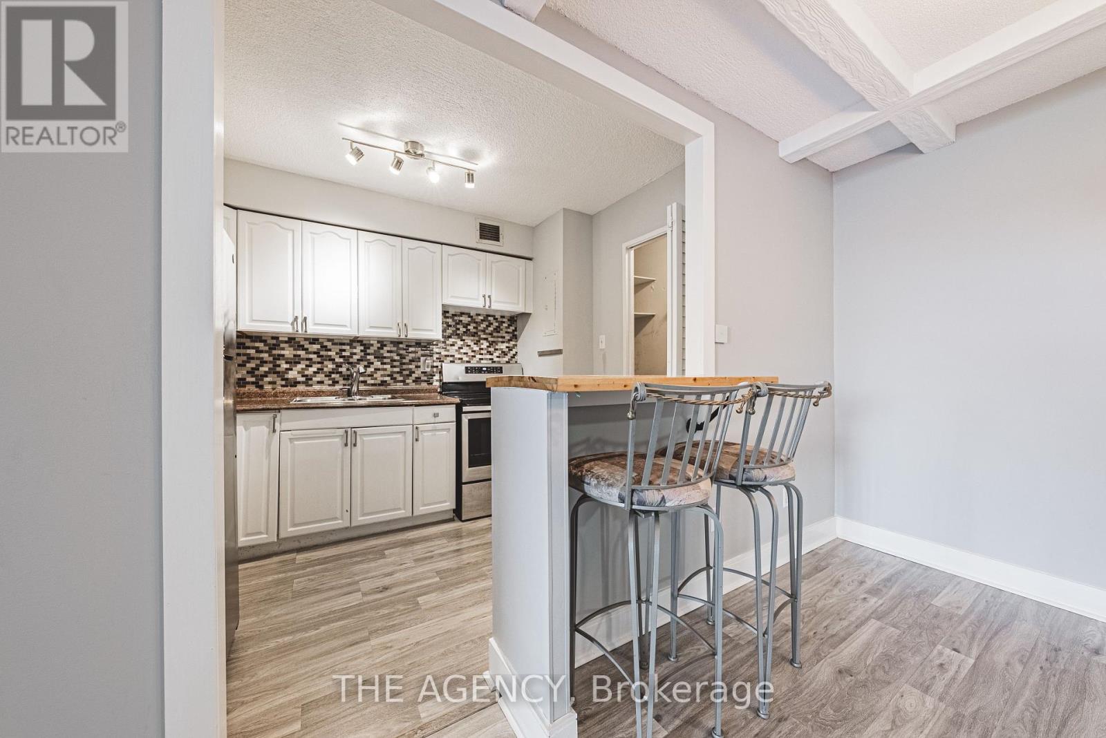 1410 - 975 Warwick Court, Burlington, Ontario  L7T 3Z7 - Photo 11 - W12142393