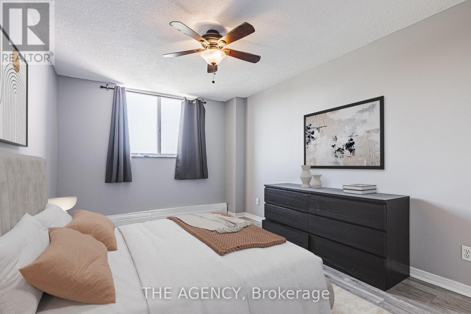 1410 - 975 Warwick Court, Burlington, Ontario  L7T 3Z7 - Photo 3 - W12142393