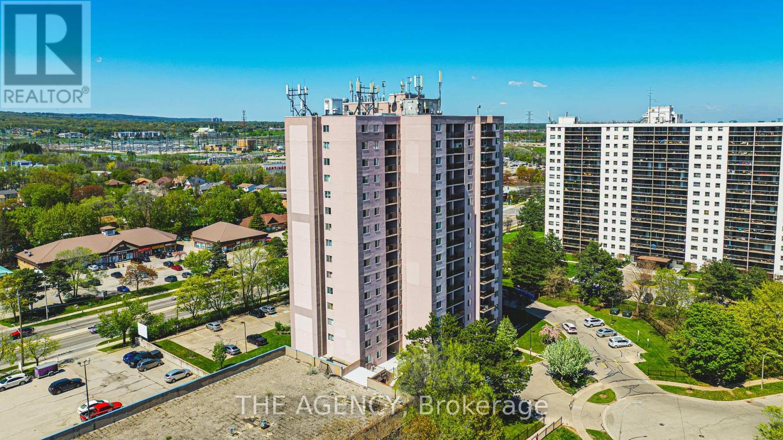 1410 - 975 Warwick Court, Burlington, Ontario  L7T 3Z7 - Photo 5 - W12142393