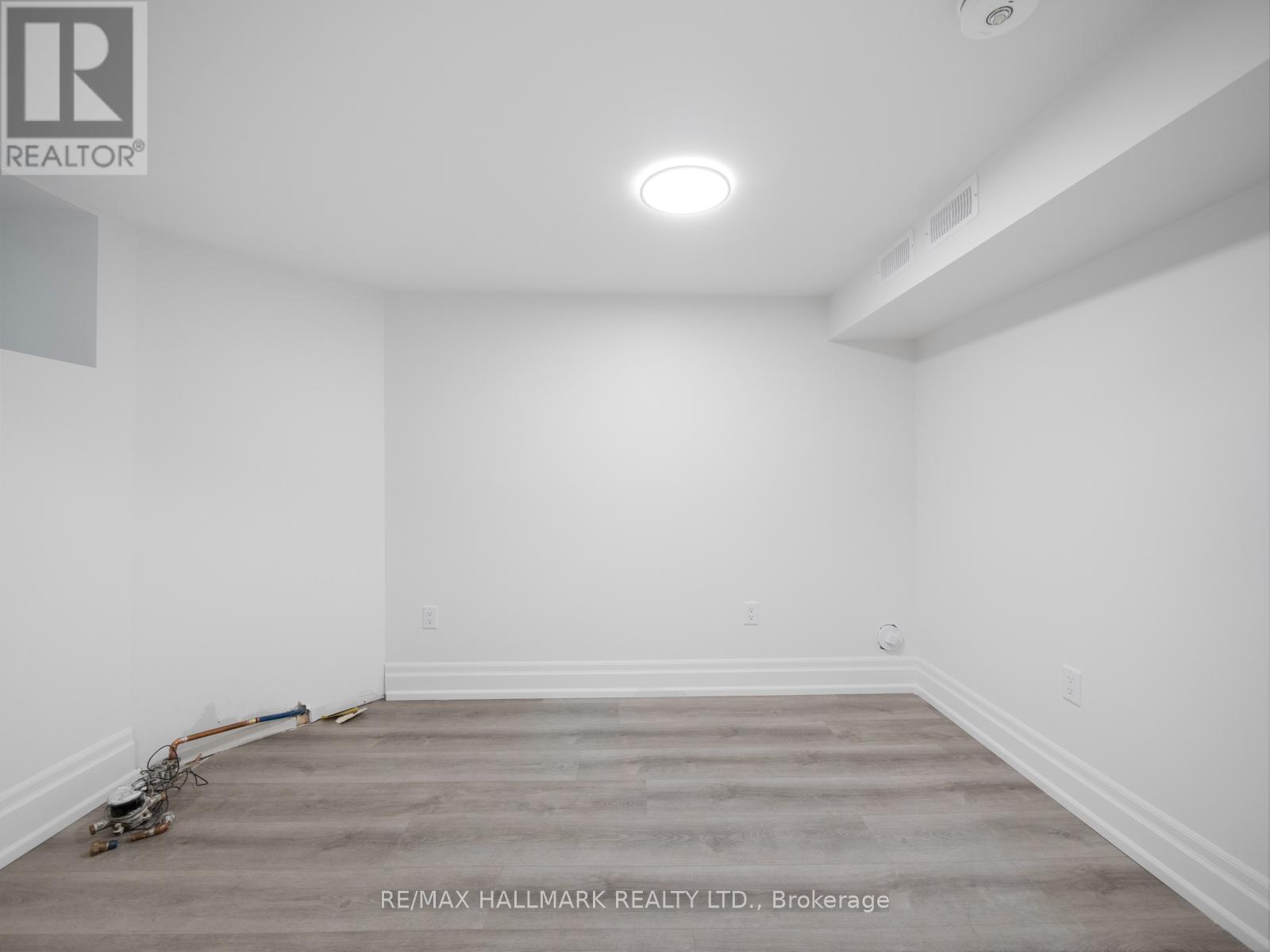 Lower Level - 547 Indian Road, Toronto, Ontario  M6P 2B9 - Photo 11 - W12142403
