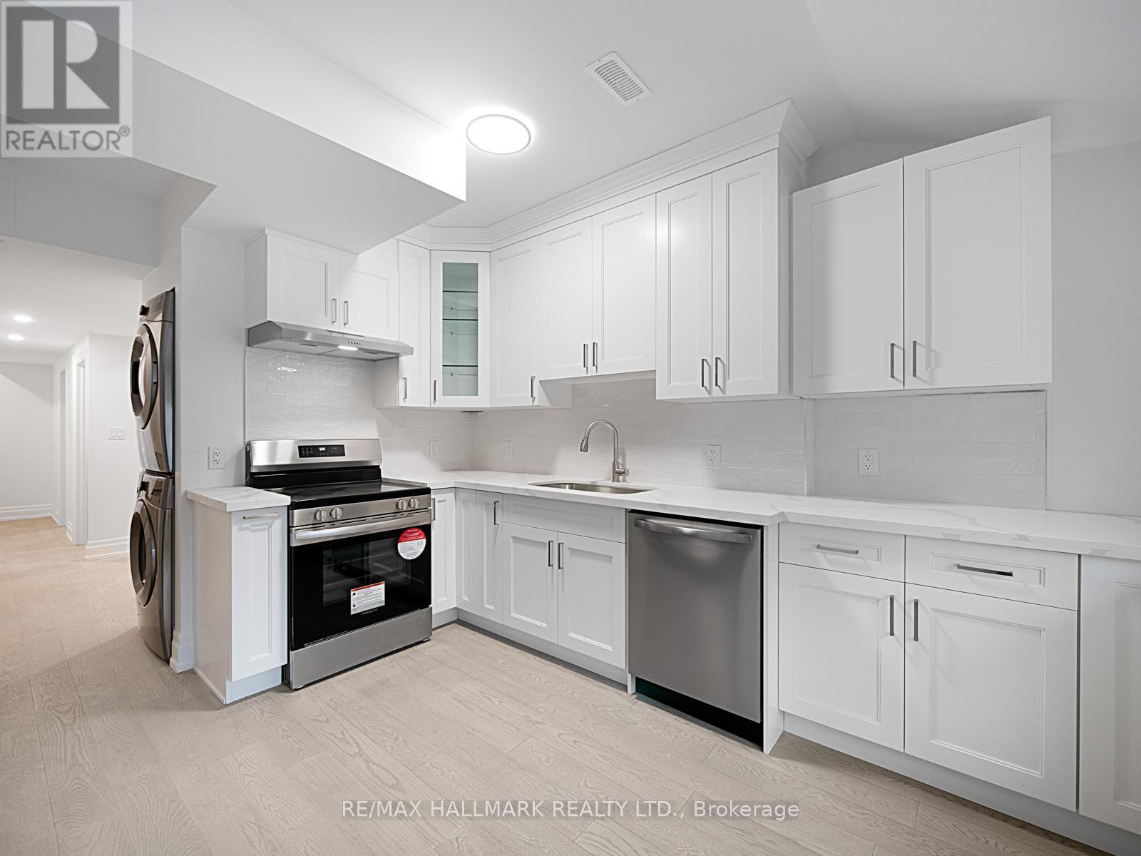 Upper - 547 Indian Road, Toronto, Ontario  M6P 2B9 - Photo 11 - W12142406