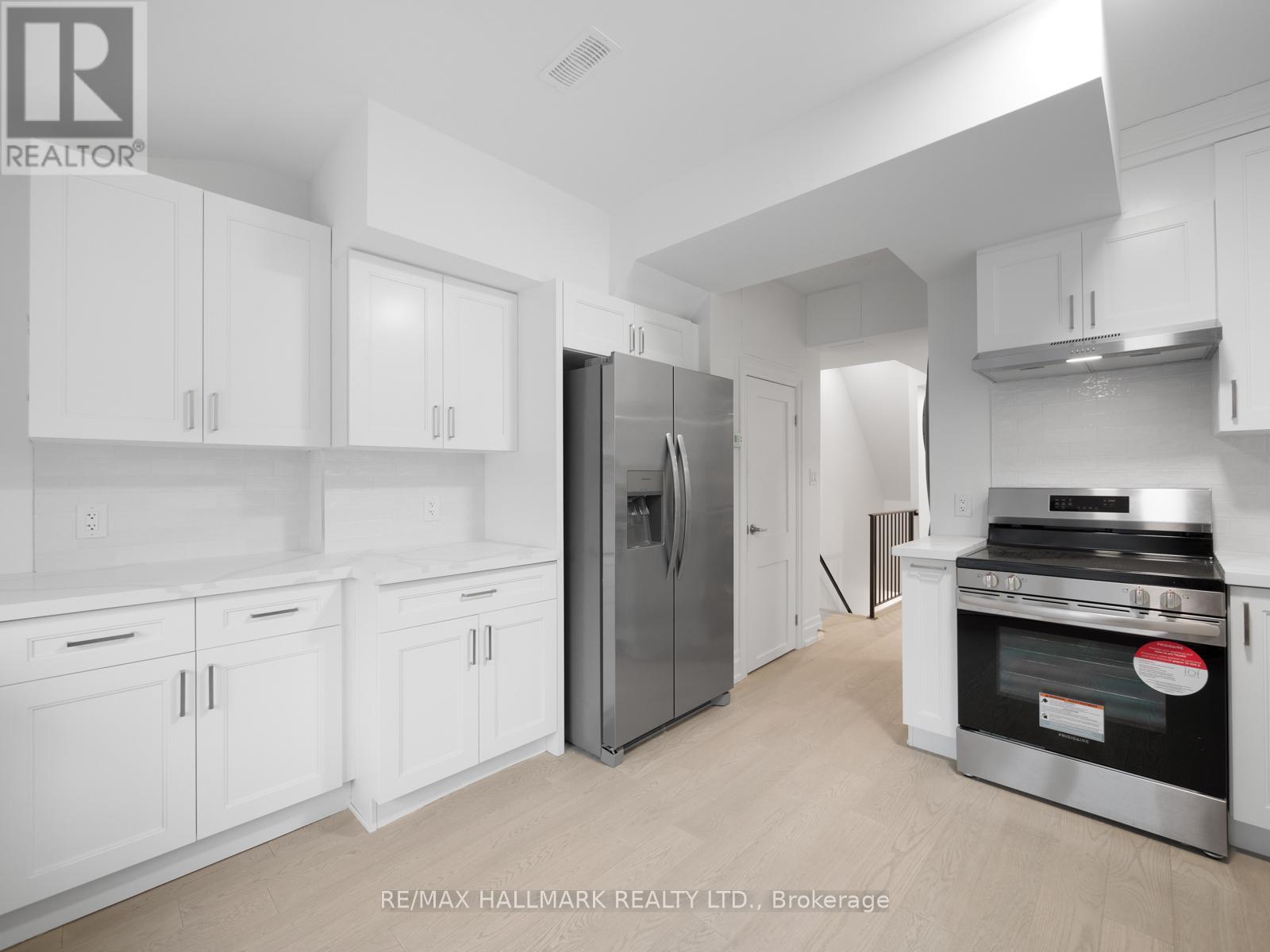 Upper - 547 Indian Road, Toronto, Ontario  M6P 2B9 - Photo 13 - W12142406