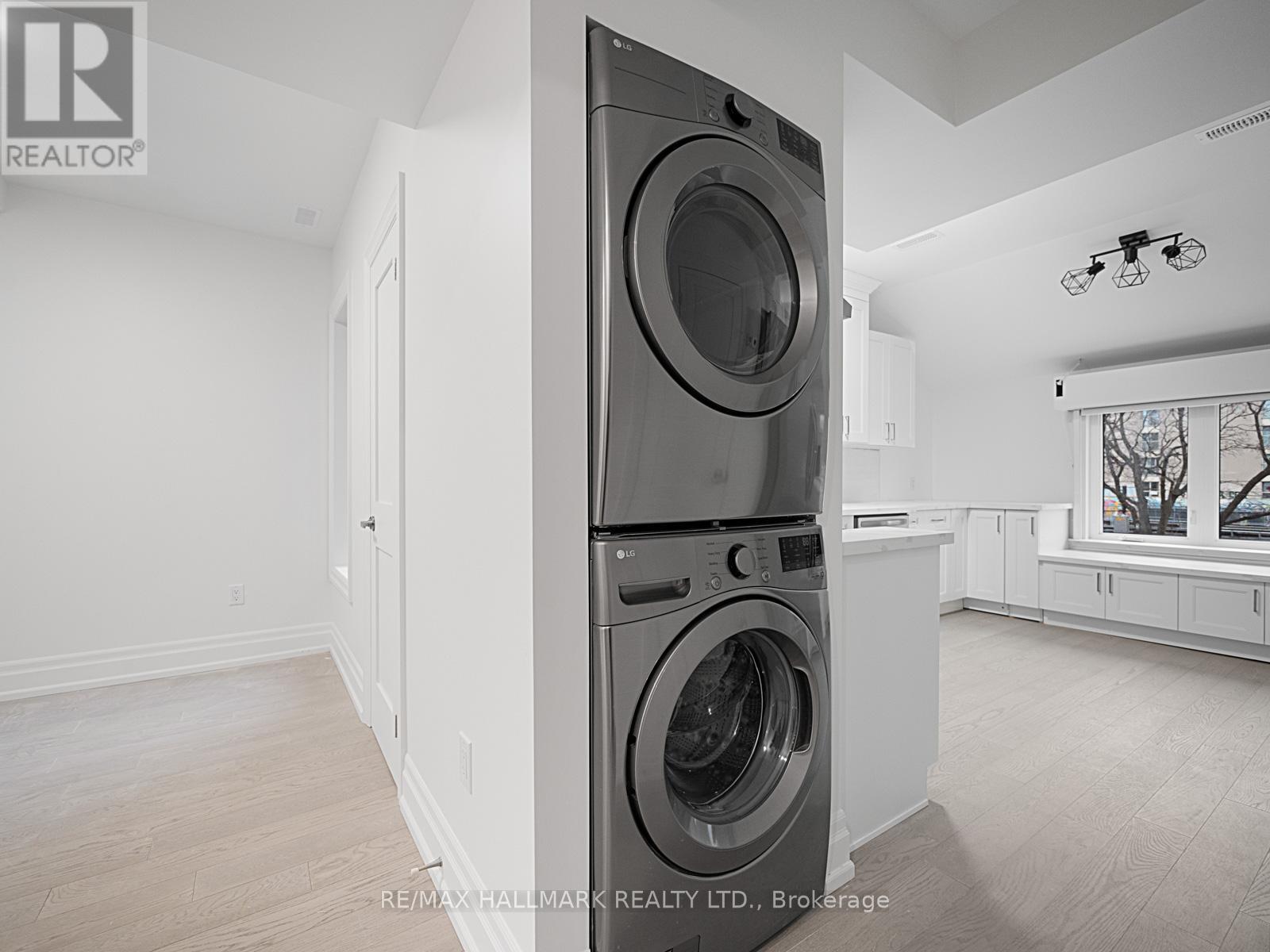 Upper - 547 Indian Road, Toronto, Ontario  M6P 2B9 - Photo 14 - W12142406
