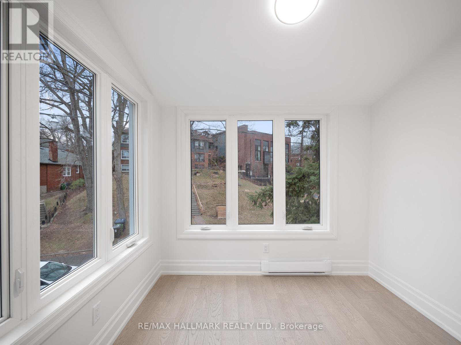 Upper - 547 Indian Road, Toronto, Ontario  M6P 2B9 - Photo 15 - W12142406