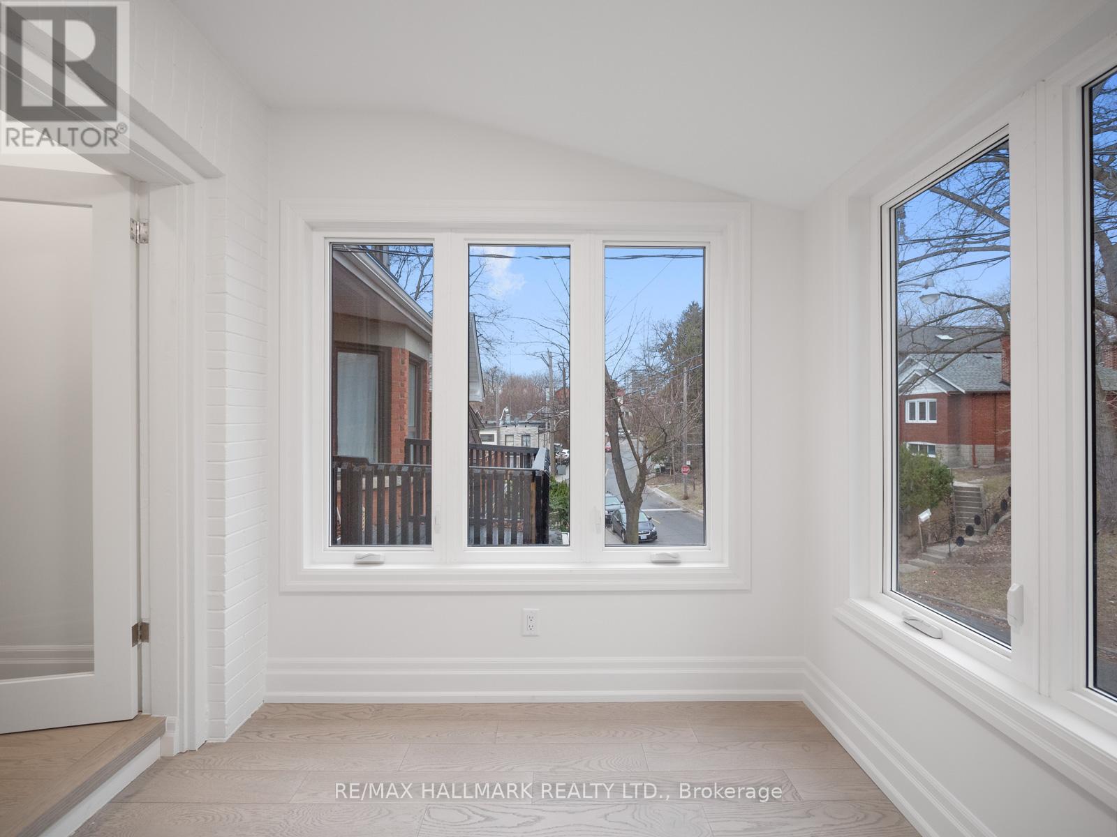 Upper - 547 Indian Road, Toronto, Ontario  M6P 2B9 - Photo 17 - W12142406