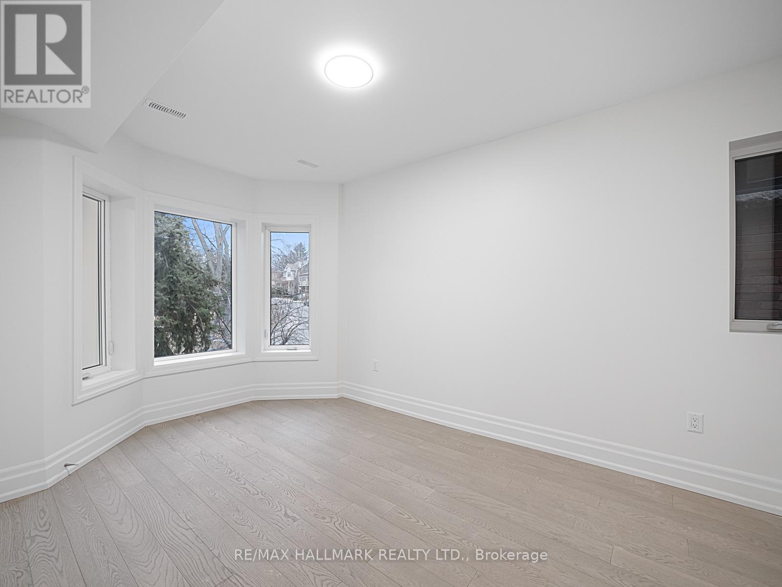 Upper - 547 Indian Road, Toronto, Ontario  M6P 2B9 - Photo 19 - W12142406