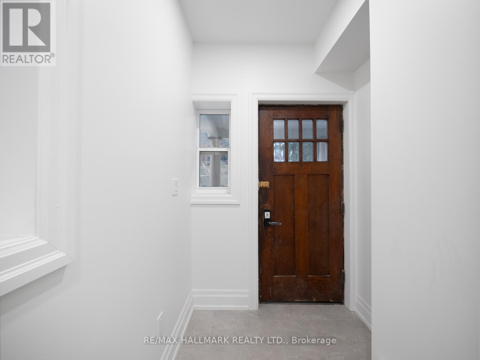 Upper - 547 Indian Road, Toronto, Ontario  M6P 2B9 - Photo 2 - W12142406