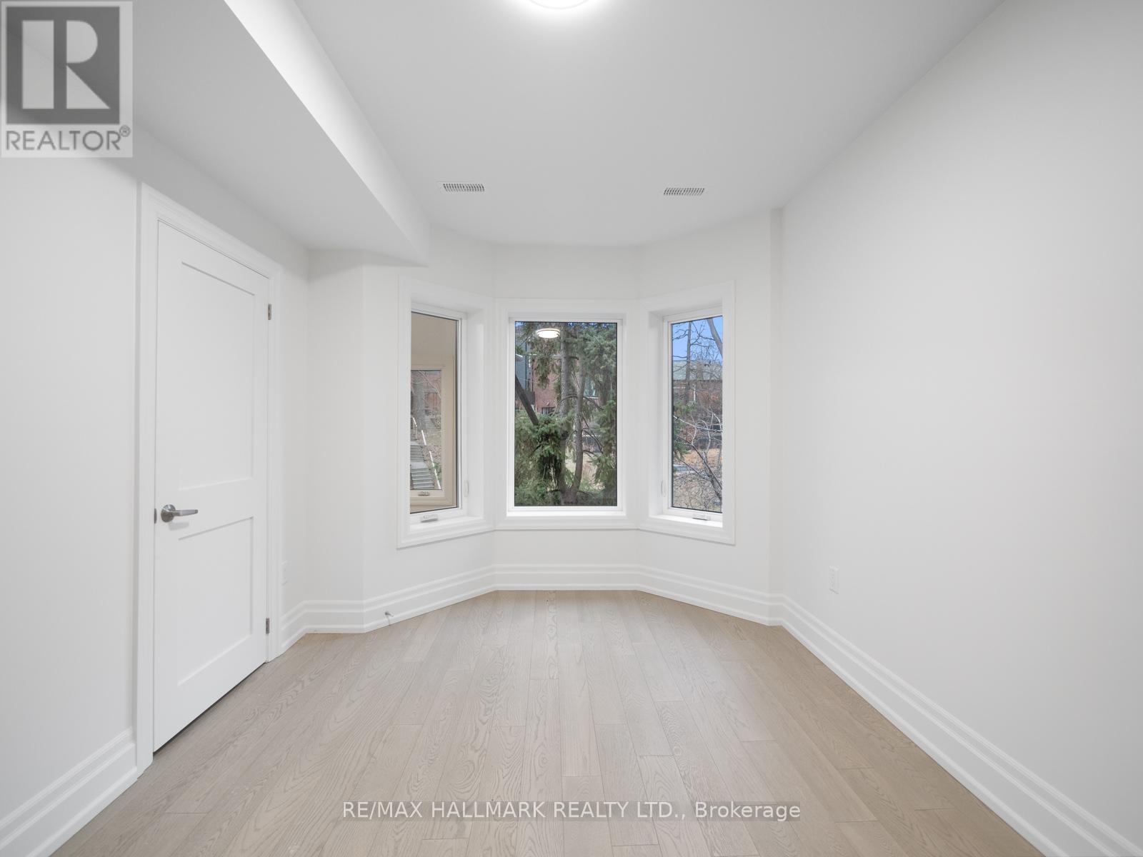 Upper - 547 Indian Road, Toronto, Ontario  M6P 2B9 - Photo 20 - W12142406