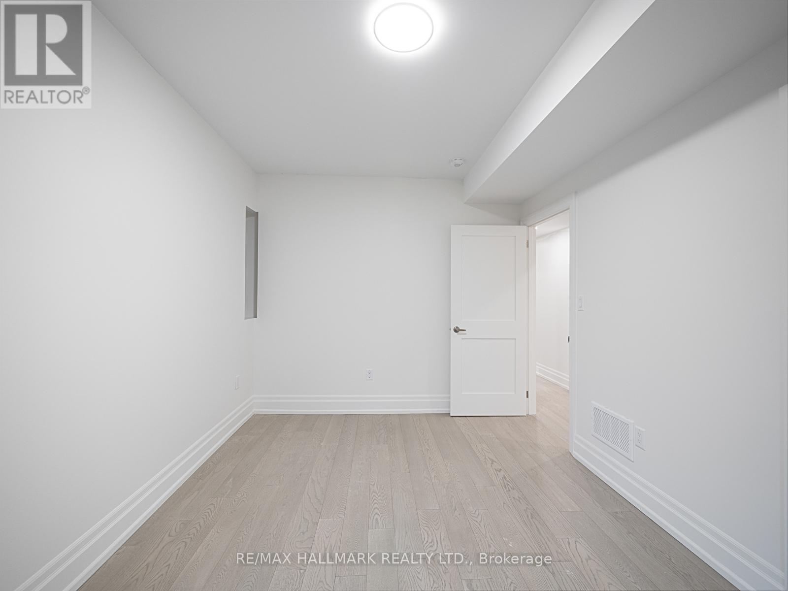 Upper - 547 Indian Road, Toronto, Ontario  M6P 2B9 - Photo 21 - W12142406
