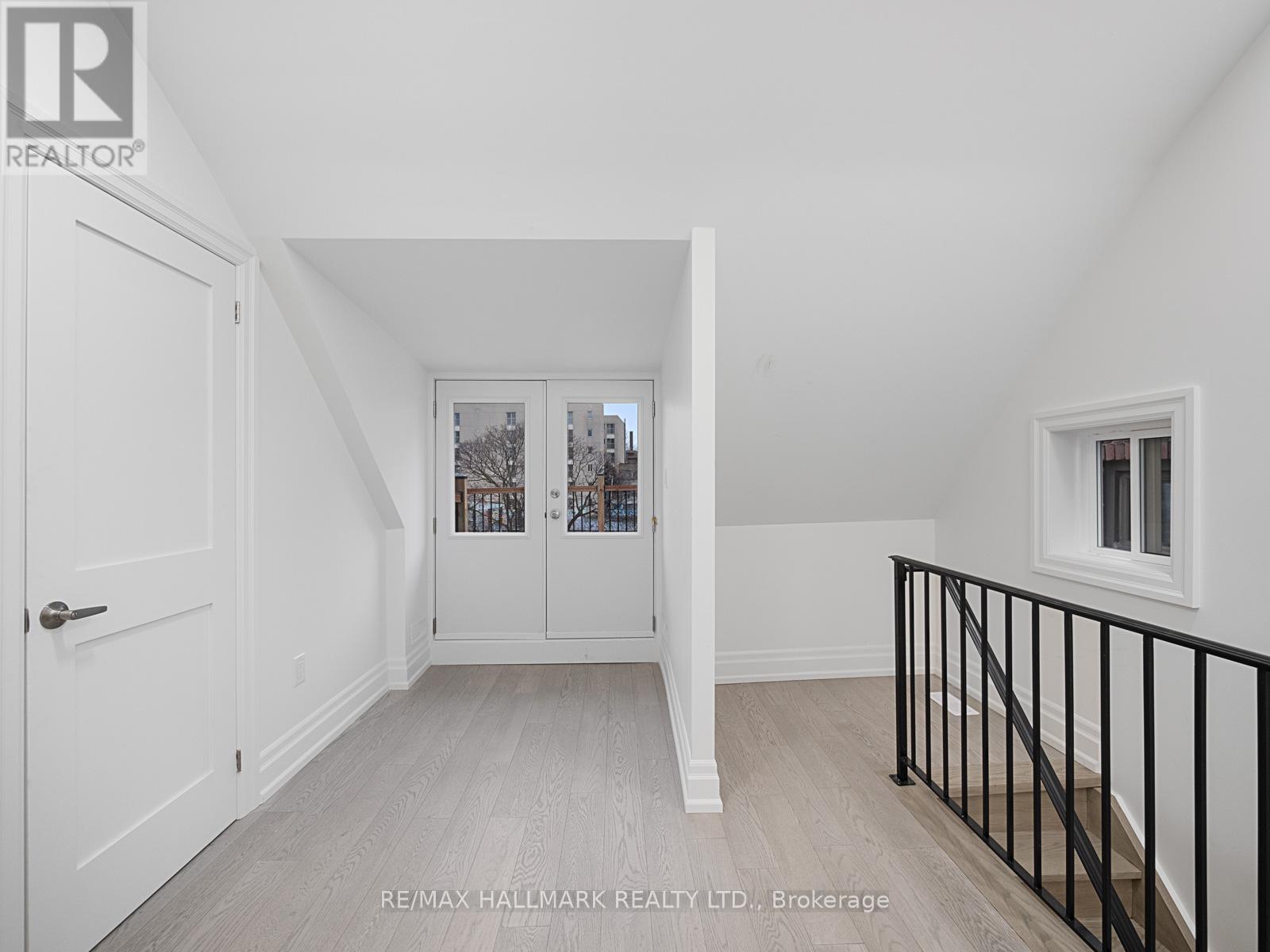 Upper - 547 Indian Road, Toronto, Ontario  M6P 2B9 - Photo 24 - W12142406