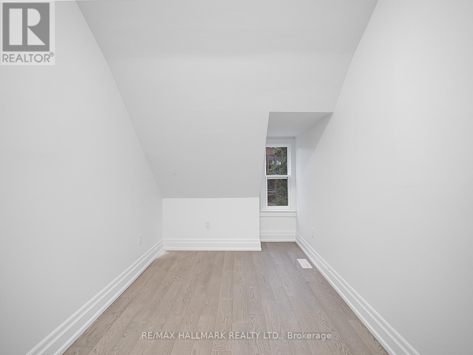 Upper - 547 Indian Road, Toronto, Ontario  M6P 2B9 - Photo 25 - W12142406