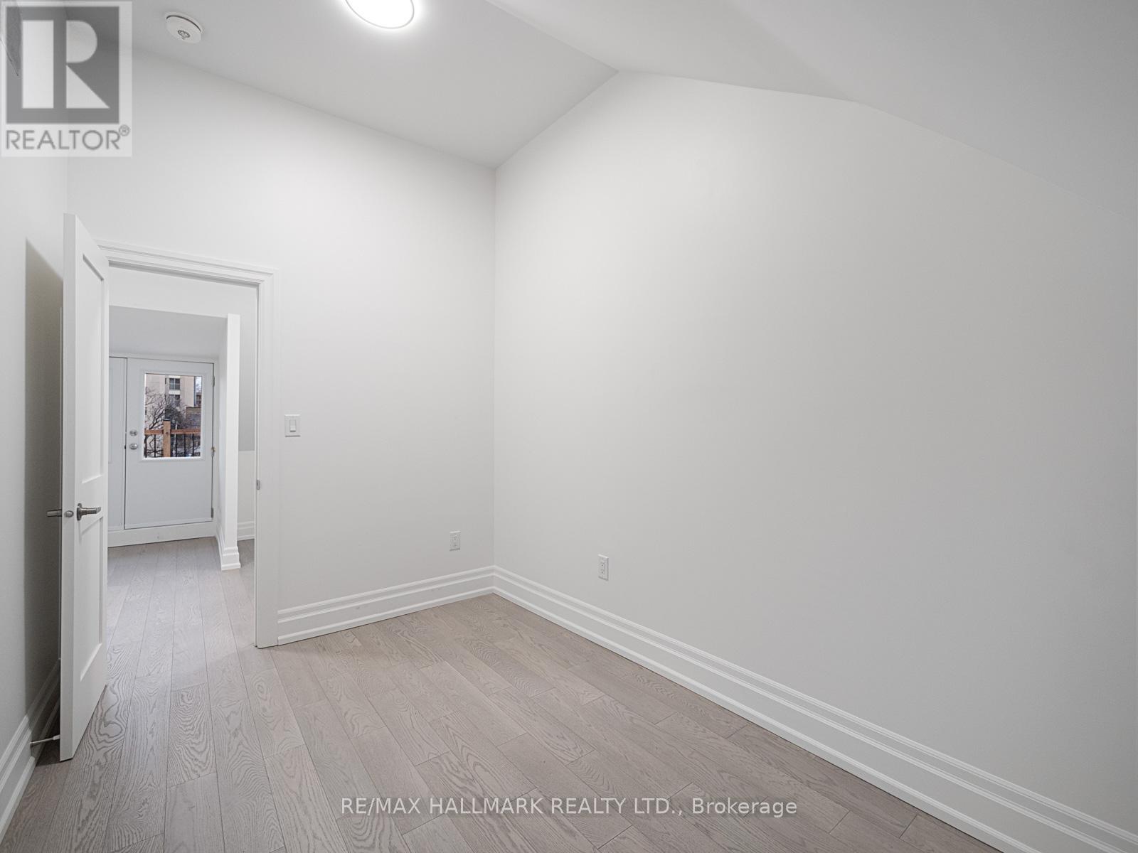 Upper - 547 Indian Road, Toronto, Ontario  M6P 2B9 - Photo 26 - W12142406