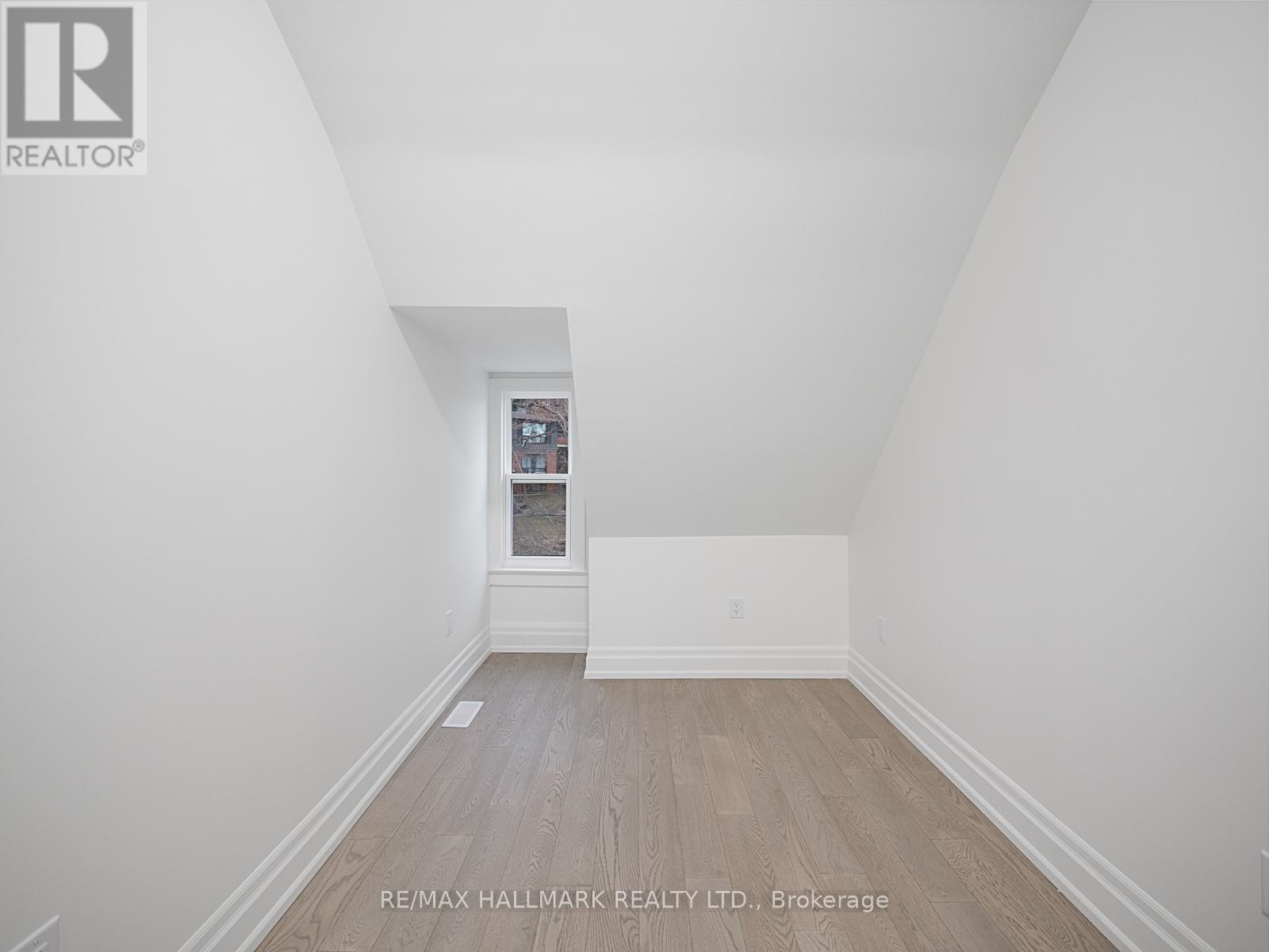 Upper - 547 Indian Road, Toronto, Ontario  M6P 2B9 - Photo 27 - W12142406