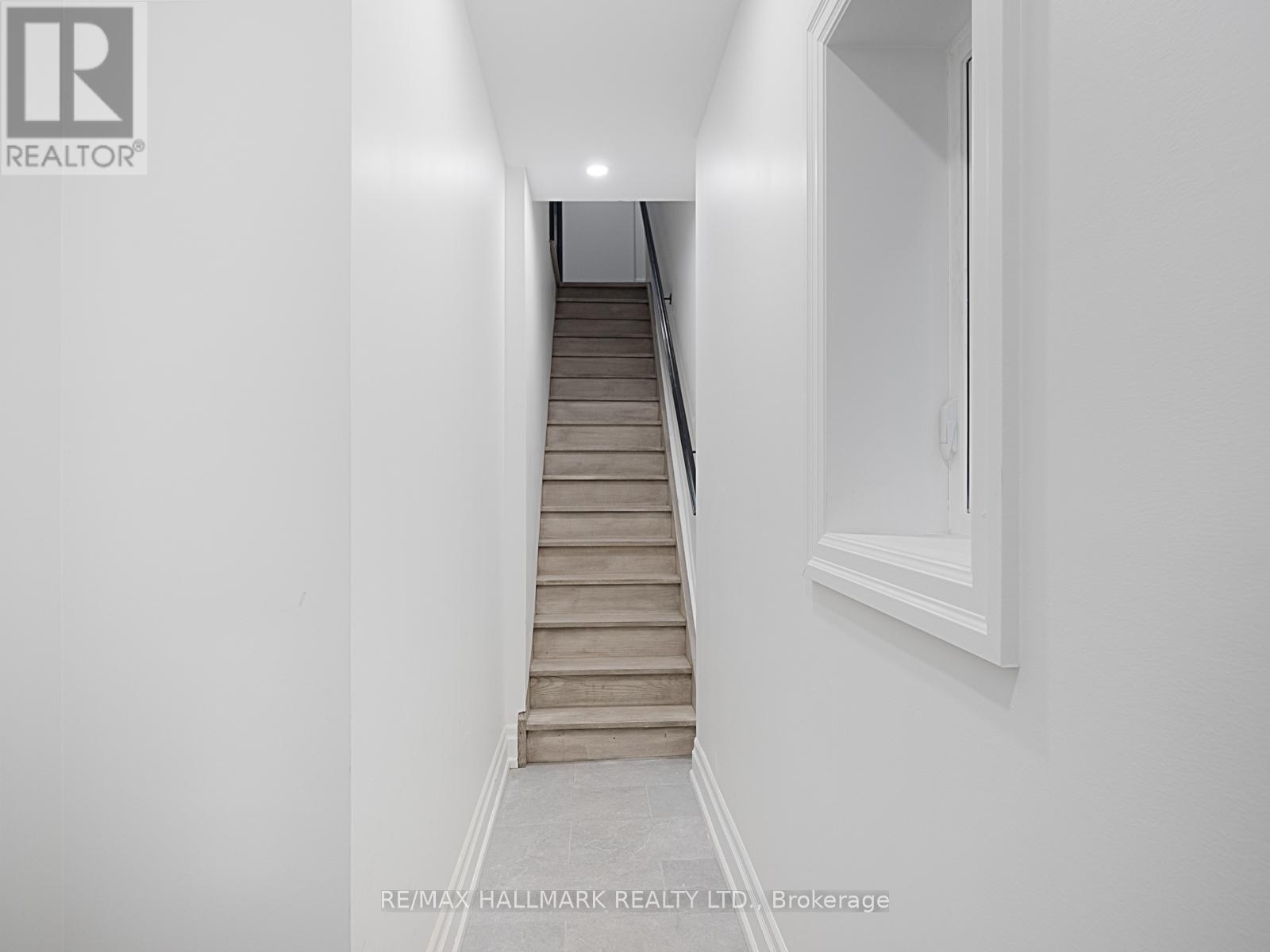 Upper - 547 Indian Road, Toronto, Ontario  M6P 2B9 - Photo 3 - W12142406