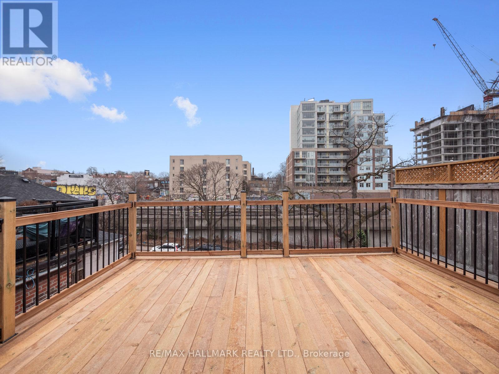 Upper - 547 Indian Road, Toronto, Ontario  M6P 2B9 - Photo 31 - W12142406