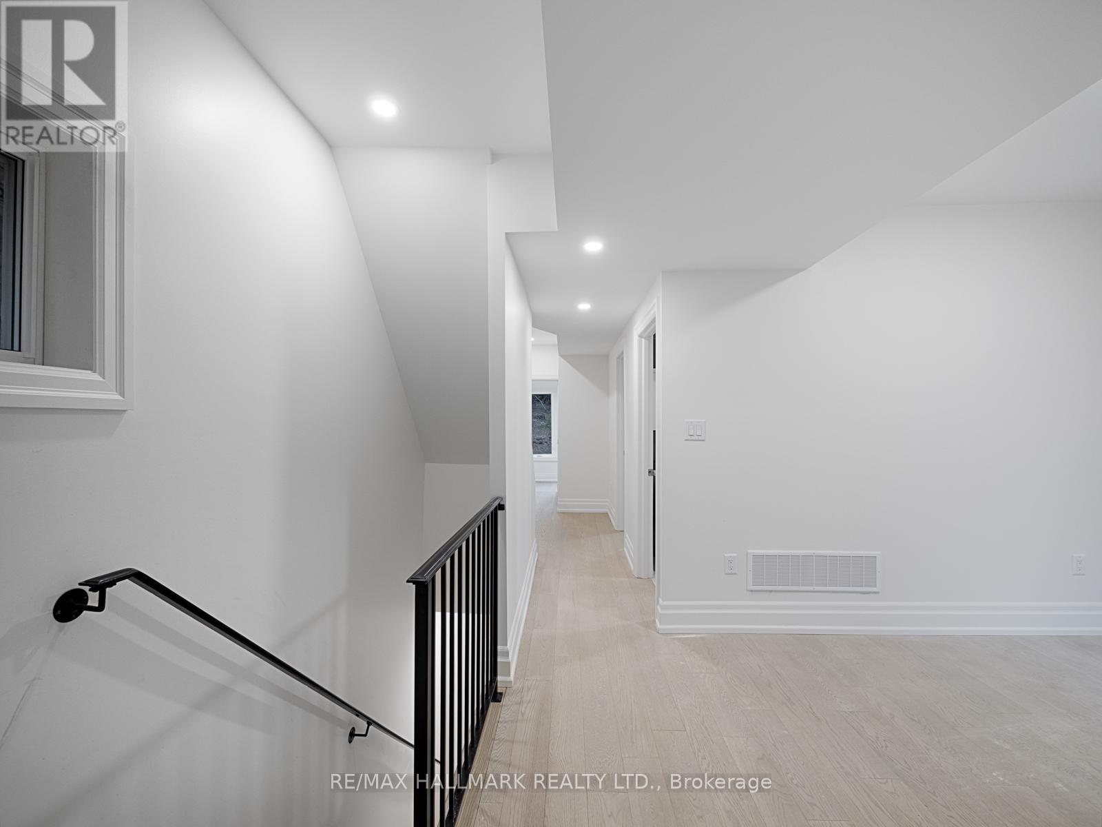 Upper - 547 Indian Road, Toronto, Ontario  M6P 2B9 - Photo 4 - W12142406
