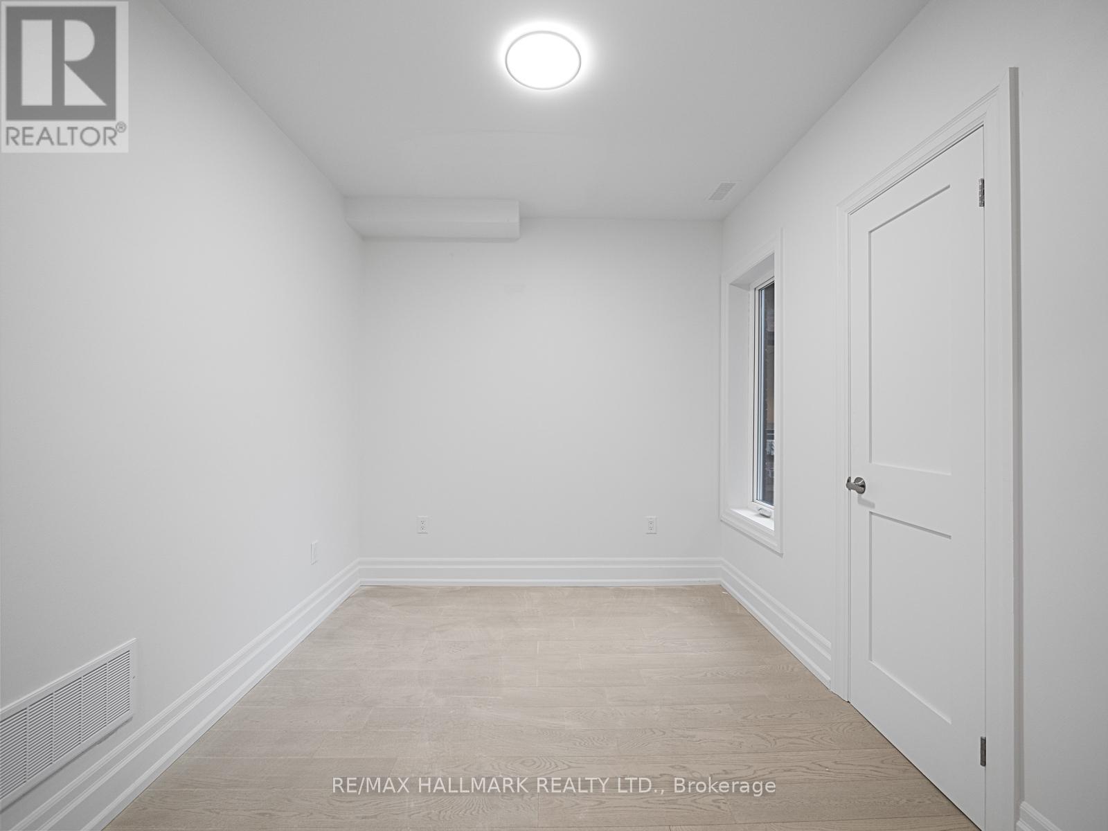 Upper - 547 Indian Road, Toronto, Ontario  M6P 2B9 - Photo 6 - W12142406