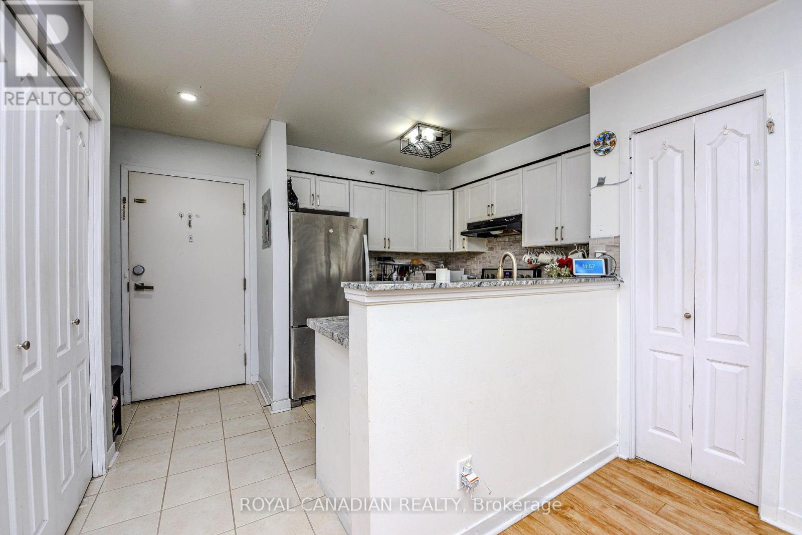 1403 - 8 Dayspring Circle, Brampton, Ontario  L6P 2Z7 - Photo 10 - W12142430