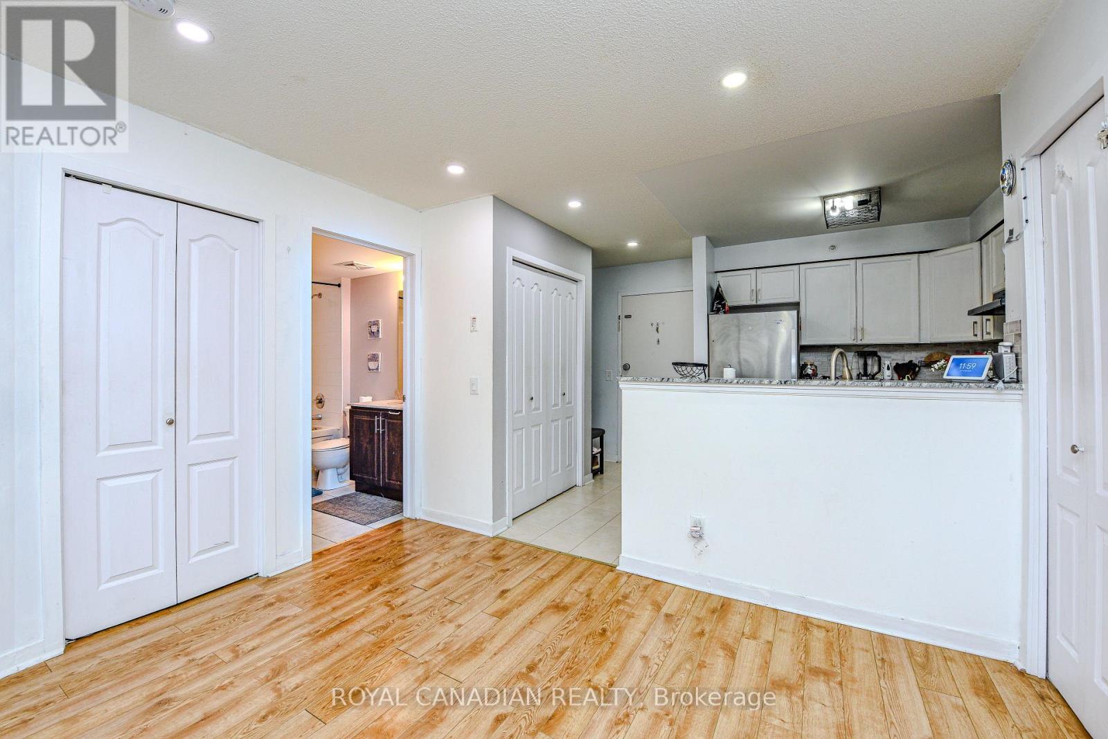 1403 - 8 Dayspring Circle, Brampton, Ontario  L6P 2Z7 - Photo 14 - W12142430