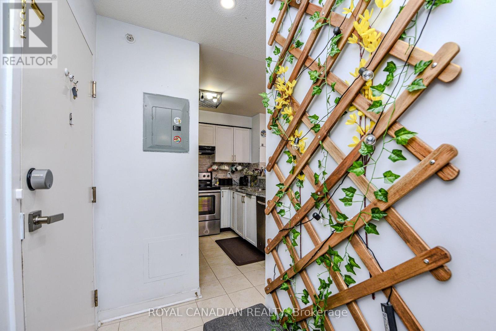 1403 - 8 Dayspring Circle, Brampton, Ontario  L6P 2Z7 - Photo 8 - W12142430