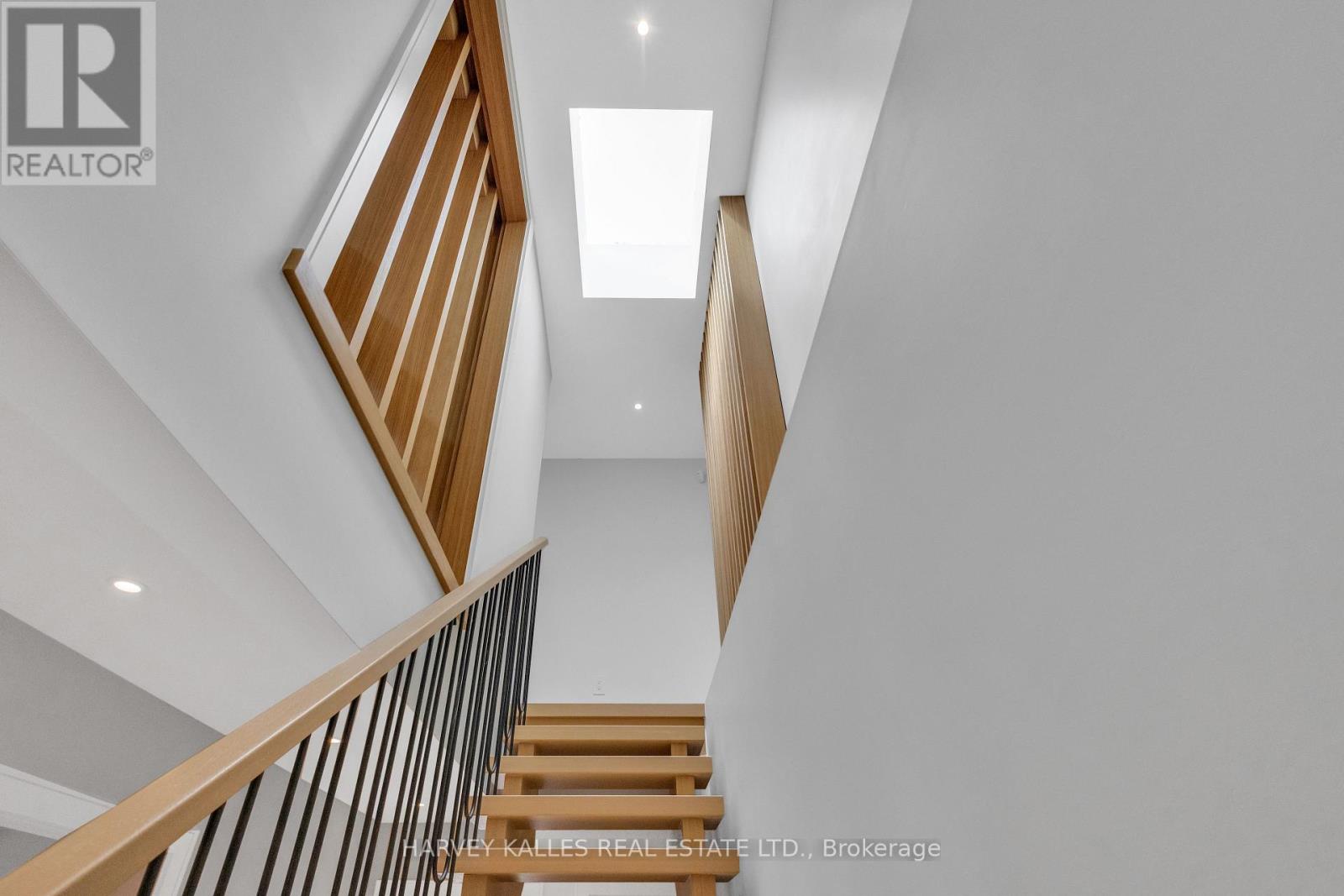 444 Roxton Road, Toronto, Ontario  M6G 3R4 - Photo 17 - C12142512
