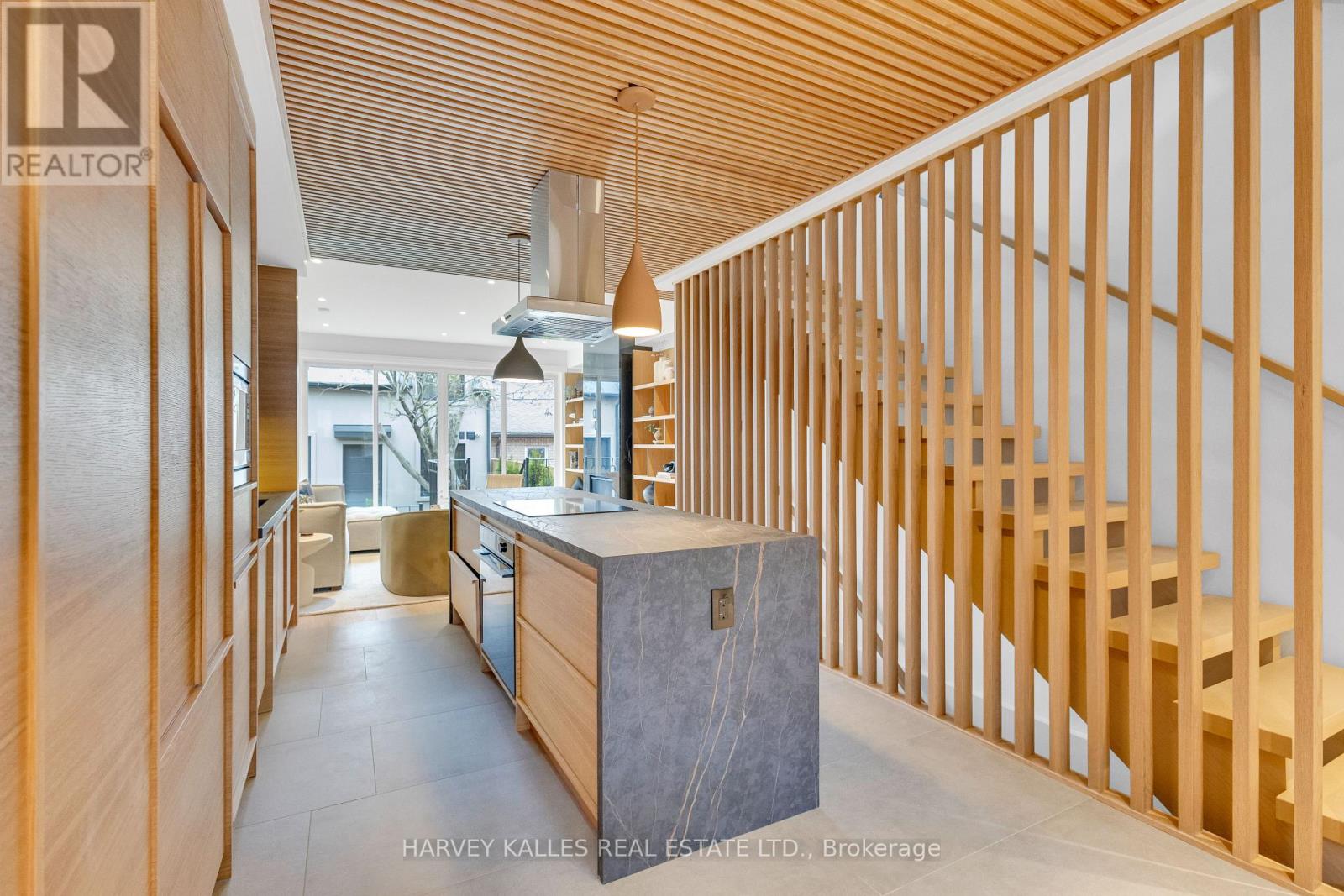 444 Roxton Road, Toronto, Ontario  M6G 3R4 - Photo 9 - C12142512