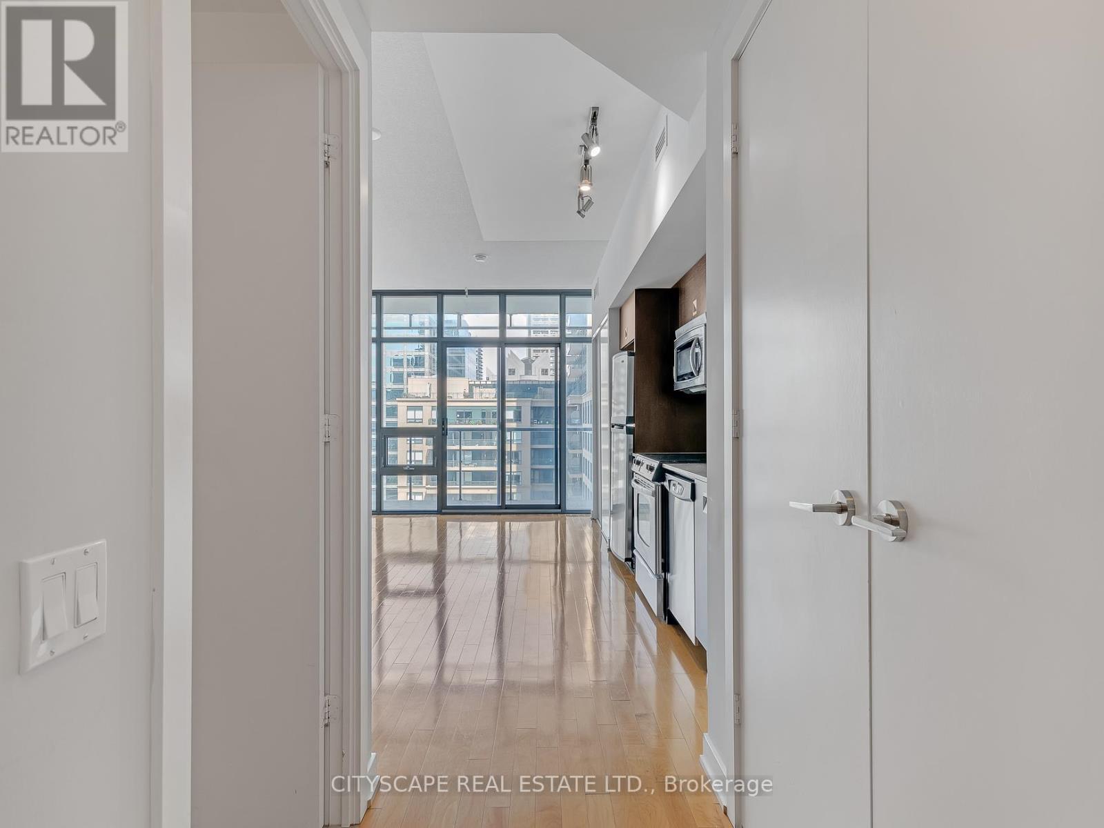 1510 - 33 Charles Street E, Toronto, Ontario  M4Y 0A2 - Photo 2 - C12142571