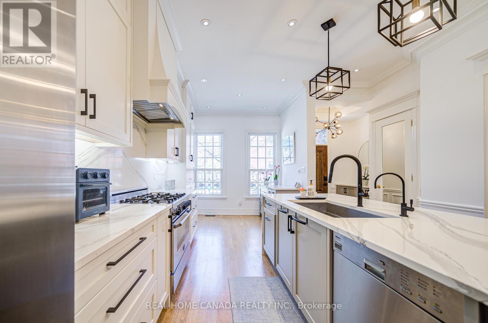 121 Davenport Road, Toronto, Ontario  M5R 1H8 - Photo 8 - C12142586