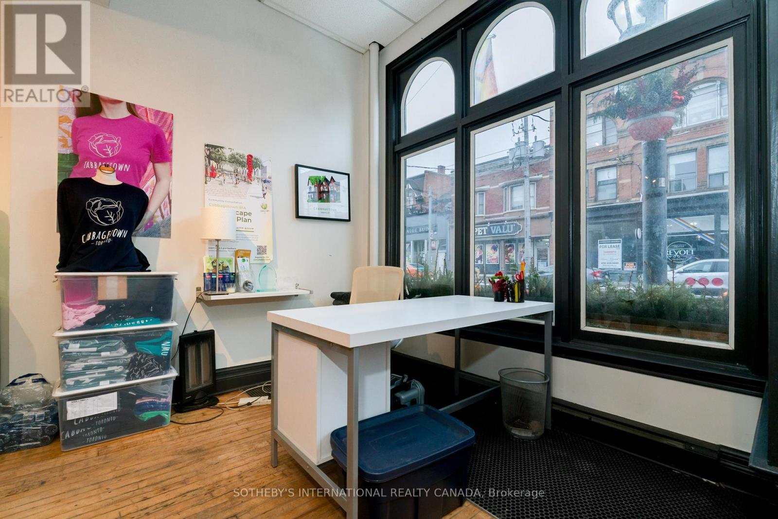 Property at 237 CARLTON STREET image 4