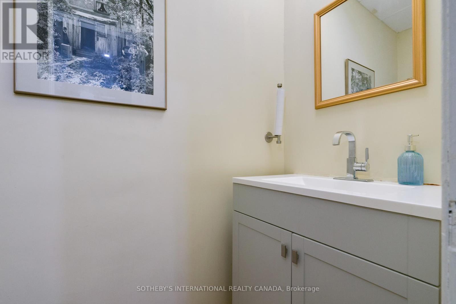 237 Carlton Street, Toronto, Ontario  M5A 2L2 - Photo 9 - C12142652