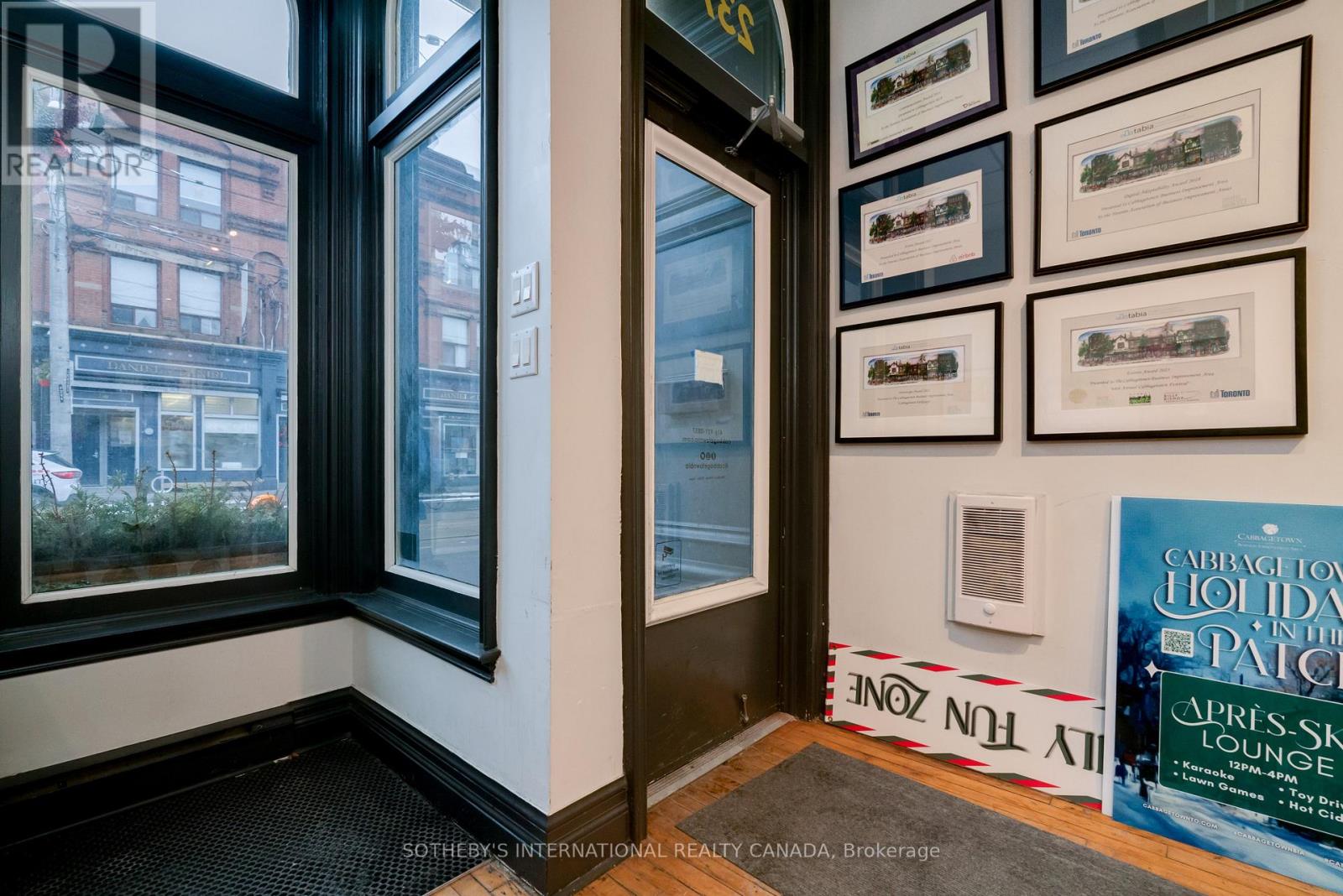Property at 237 CARLTON STREET image 3
