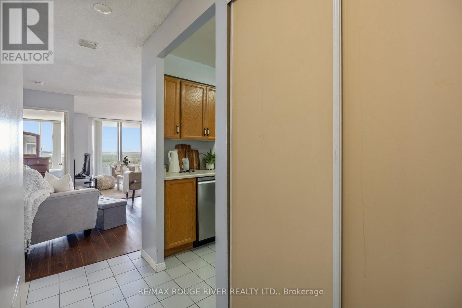 1804 - 400 Mclevin Avenue, Toronto (Malvern), Ontario  M1B 5J4 - Photo 4 - E12142525