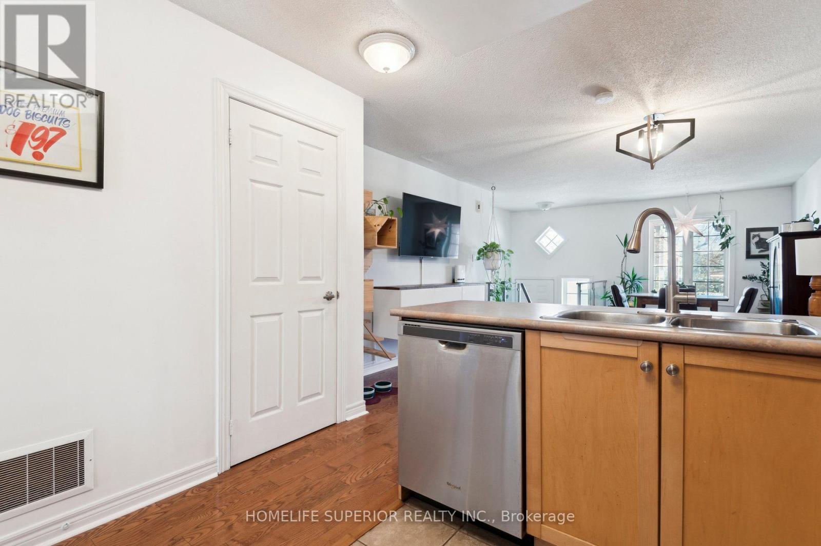 1 - 122 Strachan Avenue, Toronto, Ontario  M6J 3W4 - Photo 23 - C12142669
