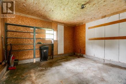 245 Coad Street, Southwest Middlesex, Ontario  N0L 1M0 - Photo 44 - X12142677