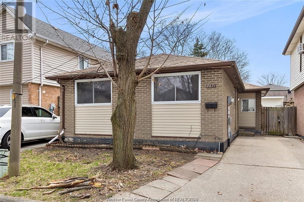8671 DARLINGTON CRESCENT, Windsor, Ontario